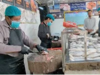gwadar s fresh seafood finds new fans in quetta