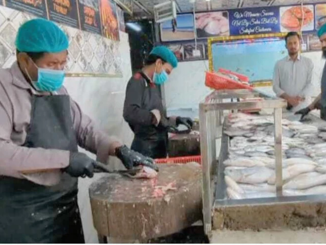 Gwadar's fresh seafood finds new fans in Quetta