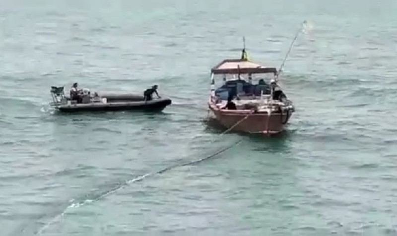 the pakistan maritime security agency pmsa has rescued a boat stranded at rough sea in gwadar screengrab