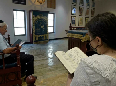 bahrain s jews worship in public for first time in decades