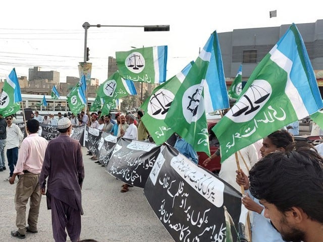 ji activists protested by parking vehicles and honking horns along the main shahrah e faisal road