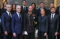 norway s king haakon and crown princess ingrid alexandra pose with prime minister jonas gahr stoere and cabinet ministers during an extraordinary cabinet meeting at the royal palace following the death of king harald in oslo norway august 28 2026 ntb lise aserud via reuters