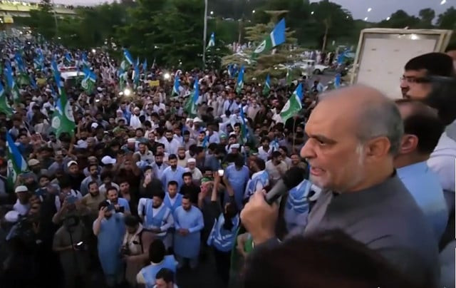 ji chief hafiz naeem addressing sit in participants at zero point on friday screengrab ji chief hafiz naeem addressing sit in participants at zero point on friday screengrab