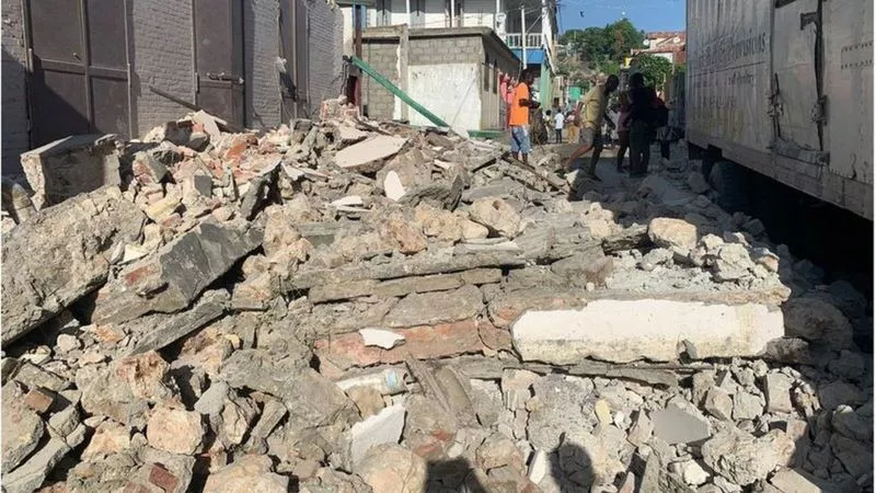 major quake in haiti kills several people reduces buildings to rubble major quake in haiti kills several people reduces buildings to rubble