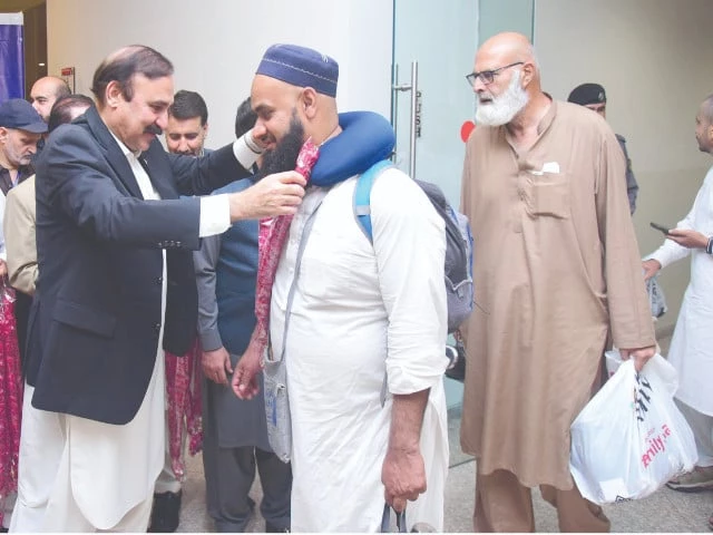 parliamentary affairs minister dr tariq fazal receives hajj pilgrims at islamabad airport photo app parliamentary affairs minister dr tariq fazal receives hajj pilgrims at islamabad airport photo app