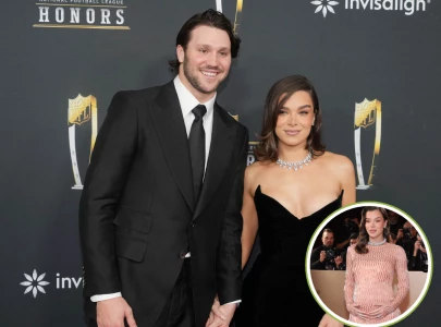 hailee steinfeld debuts baby bump at golden globes as josh allen misses event