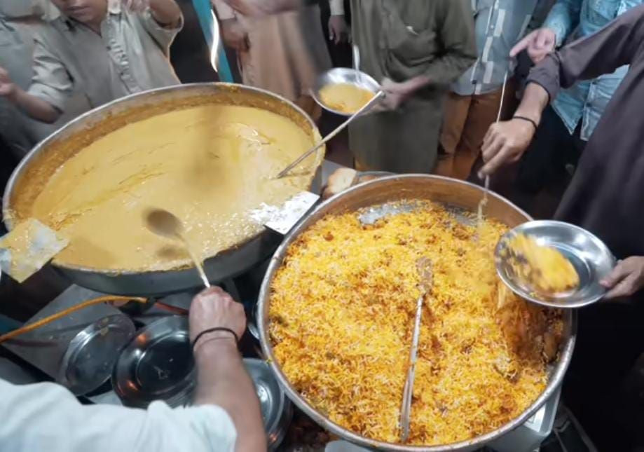 The Paan Mandi Haleem Biryani is only available during Ramazan. PHOTO: Author