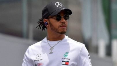 hamilton s one year mercedes deal raises questions about the future