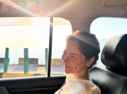 hania aamir s rickshaw video draws mixed reactions online hania aamir s rickshaw video draws mixed reactions online