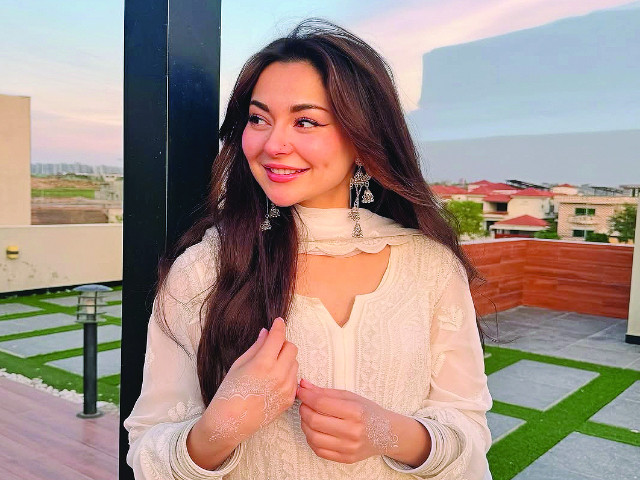 Hania Aamir warns of users impersonating her   tribune.com.pk