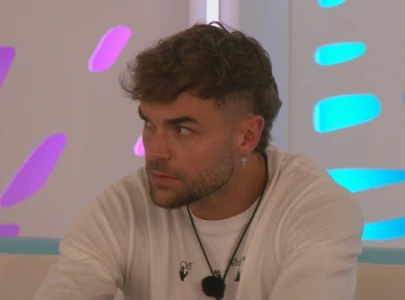 love island s harry explains why he hasn t gone exclusive with shakira after villa romance love island s harry explains why he hasn t gone exclusive with shakira after villa romance