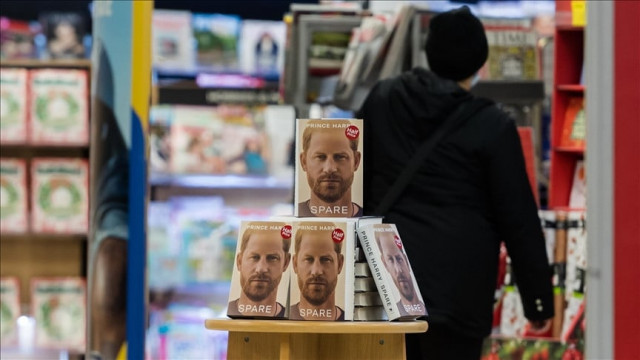 a view of the copies of prince harry s memoir spare on display at a bookshop in central london on the day of its official release in london united kingdom on january 10 2023 in the highly anticipated memoir the duke of sussex recalls the tragic death of his mother princess diana and tells his story of life within the royal family and his marriage to meghan duchess of sussex photo anadolu agency a view of the copies of prince harry s memoir spare on display at a bookshop in central london on the day of its official release in london united kingdom on january 10 2023 in the highly anticipated memoir the duke of sussex recalls the tragic death of his mother princess diana and tells his story of life within the royal family and his marriage to meghan duchess of sussex photo anadolu agency