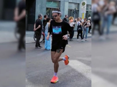 harry styles breaks three hour barrier at berlin marathon