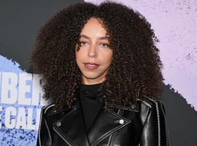 riverdale star hayley law cuts off father after his marriage to her ex best friend