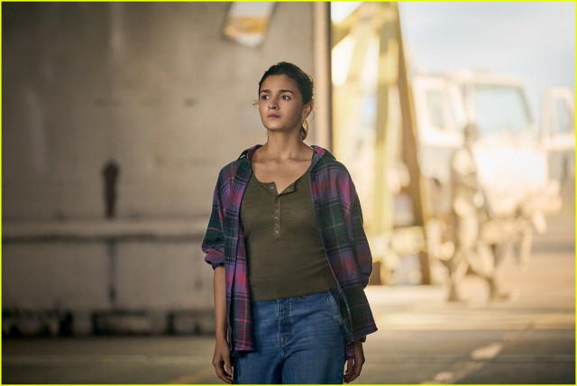 heart of stone trailer alia bhatt plays villain against gal gadot jamie dornan s spy team