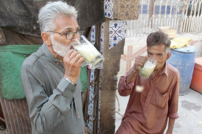people drink chilled sugarcane juice as temperature in the port city has increased extraordinarily in march this year photo online