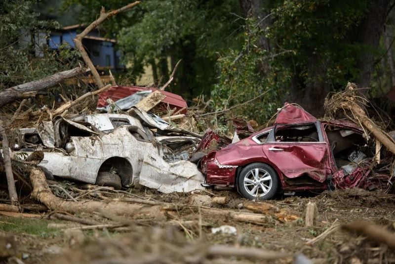 throughout north carolina some 300 roads were closed more than 7 000 people registered for us federal emergency management agency assistance and the national guard was flying 1 000 tonnes of food and water to remote areas photo afp