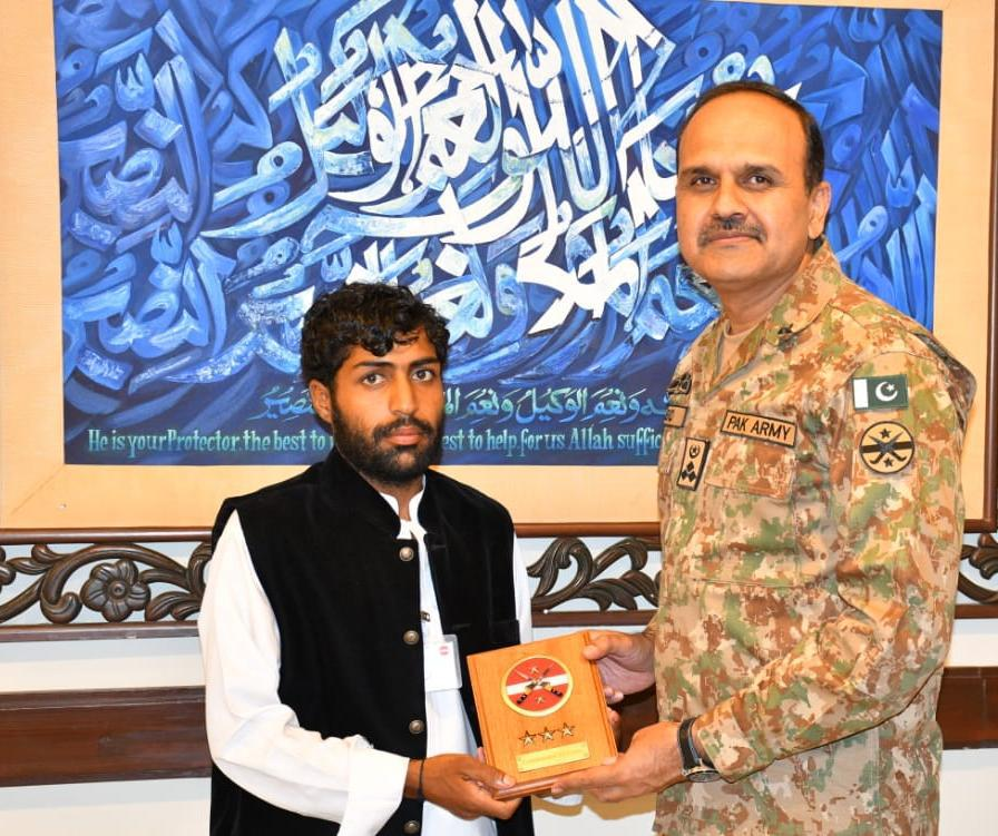 heroic tanker driver awarded at corps hq in quetta