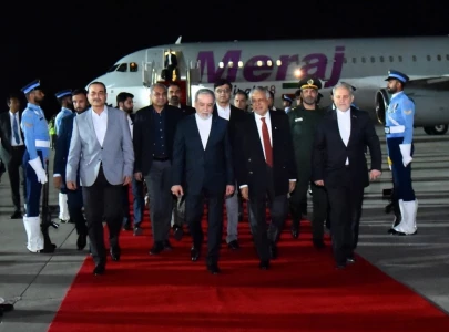 fm araghchi arrives in islamabad ahead of witkoff kushner visit over weekend for us iran talks
