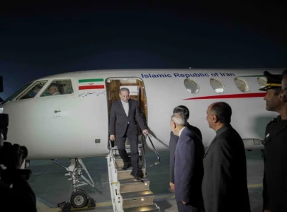 iranian fm araghchi returns to islamabad after oman visit for peace talks