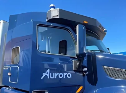 aurora launches us s first fully driver less commercial truck aurora launches us s first fully driver less commercial truck