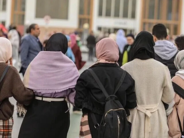 Italy approves school decree banning burqa, capping foreign pupils