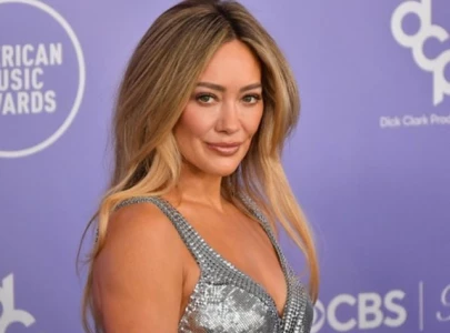 hilary duff brings daughters on stage for new york pizza party after er scare