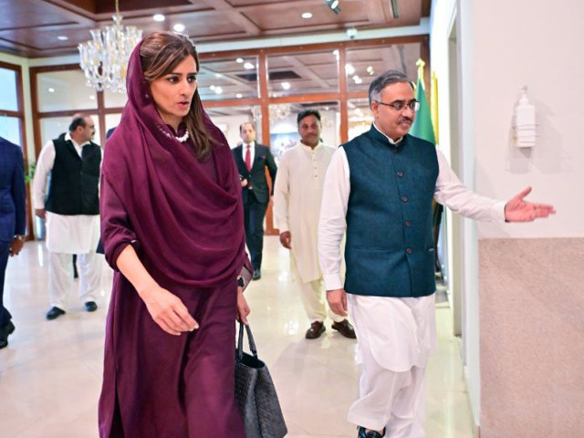 hina rabbani khar was received by foreign secretary sohail mahmood and senior officials upon her arrival at the mofa on april 19 photo app