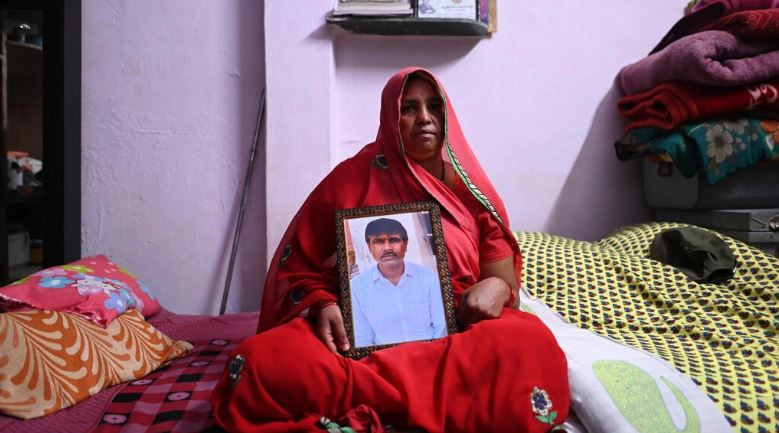 jashoda sahu teli holds a picture of her slain husband hindu tailor kanhaiya lal who was allegedly killed by two muslim men for supporting a former spokeswoman of the ruling bharatiya janata party party for her remarks about the prophet mohammed pbuh photo afp