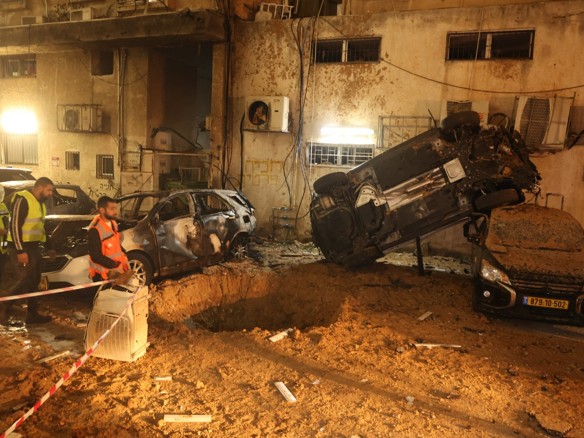 Iran launches new missile strikes targeting Tel Aviv, damage reported in Holon