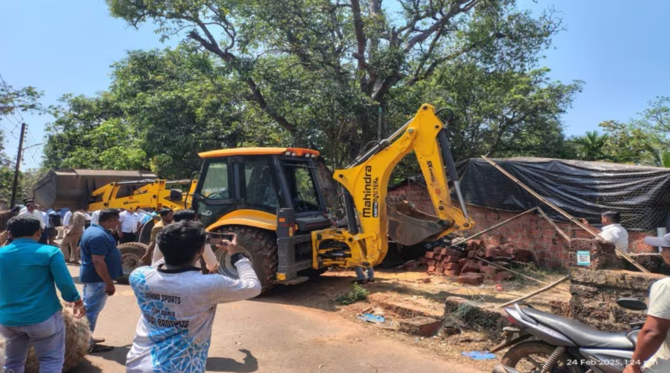 Indian Muslim’s home demolished over ‘Pakistan Zindabad’ chant during cricket match | The Express Tribune