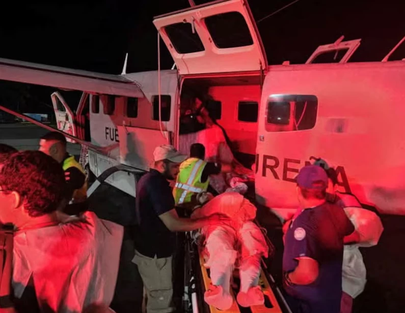 rescue teams work on rescuing victims of a plane crash near the international airport of roatan in roatan island in this pictured obtained in march 17 2025 photo armed forces of honduras reuters rescue teams work on rescuing victims of a plane crash near the international airport of roatan in roatan island in this pictured obtained in march 17 2025 photo armed forces of honduras reuters