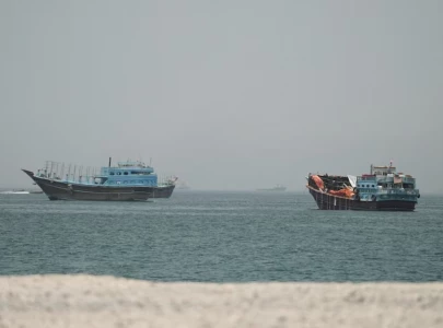oil back to pre war levels as hormuz traffic rebounds us tries to reassure gulf allies