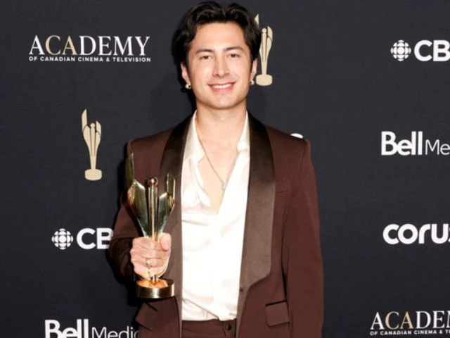 hudson williams addresses controversy after old photo resurfaces online