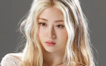 le sserafim s huh yunjin criticised by fans over recent live singing performance