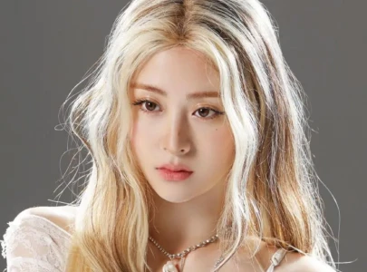 le sserafim s huh yunjin criticised by fans over recent live singing performance le sserafim s huh yunjin criticised by fans over recent live singing performance