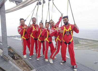 twitter question pakistani celebs flying to canada as angelina jolie arrives for flood relief twitter question pakistani celebs flying to canada as angelina jolie arrives for flood relief