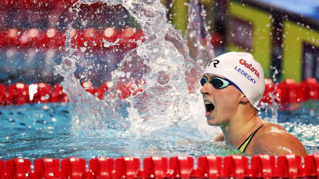 ledecky wins 1 500m free title