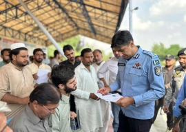 islamabad drivers race against time as licence deadline looms islamabad drivers race against time as licence deadline looms