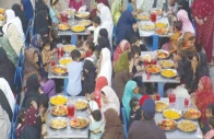 inflation and shrinking household incomes drive growing crowds to free iftar tables organisers say an increasing number of women and low income families are turning to these public iftars highlighting the widening strain on household budgets during the month photo express inflation and shrinking household incomes drive growing crowds to free iftar tables organisers say an increasing number of women and low income families are turning to these public iftars highlighting the widening strain on household budgets during the month photo express