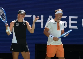 weary swiatek wins us open mixed doubles opener