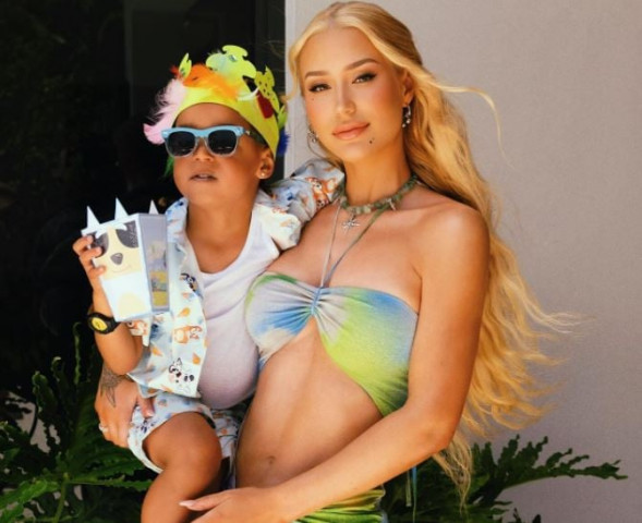 iggy azalea reveals playboi carti is a deadbeat dad to son onyx i m very much the only parent