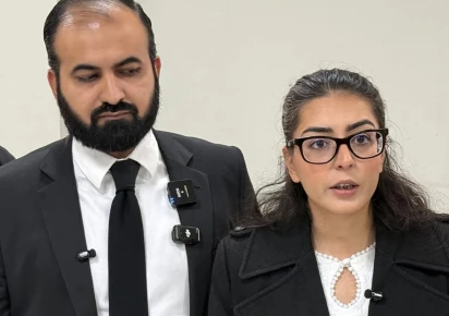 Imaan Mazari (R) with her husband Hadi Ali Chattha (L), during a court hearing in Islamabad on December 5, 2025
