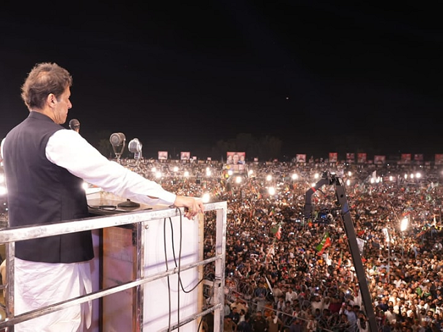 don t push me to the wall warns imran