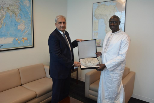 un military advisor assures support for pakistan s flood victims