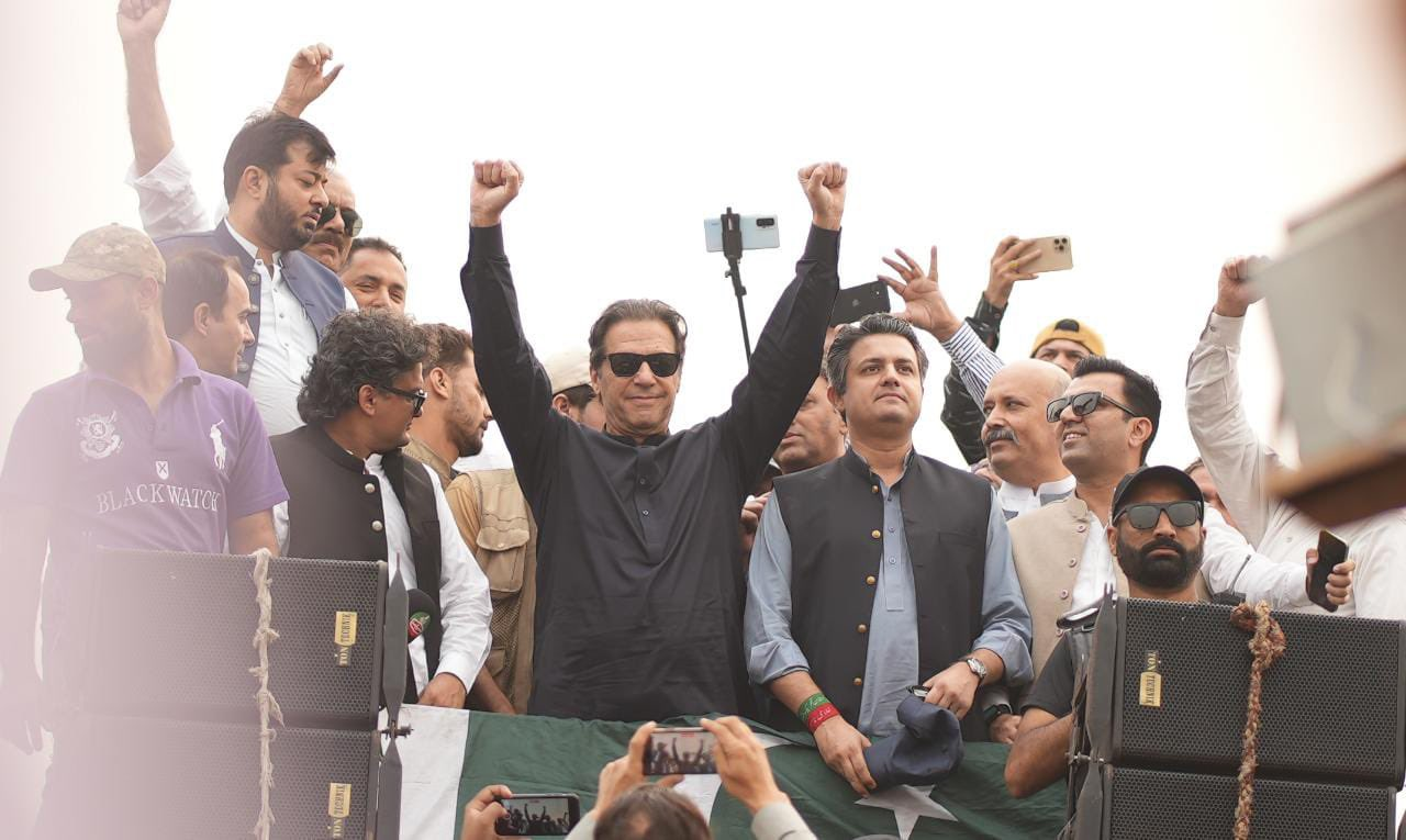 Will beat Nawaz in his own constituency, says Imran as PTI resumes march on Day 5