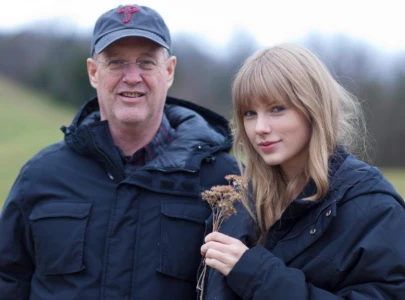 australian police investigate taylor swift s dad over alleged assault