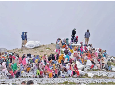 tourists flock to shandur polo festival