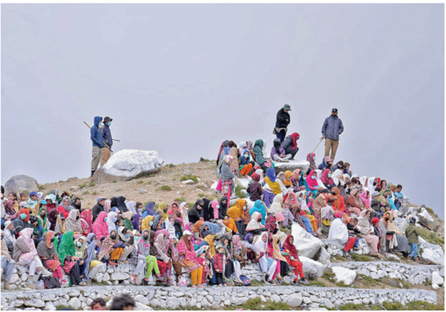 tourists flock to shandur polo festival