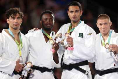 shah helps pakistan open cwg account with bronze